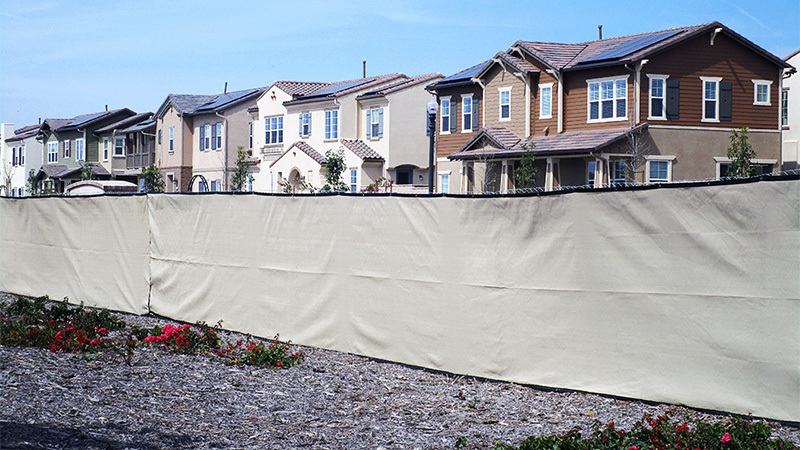 Temporary fence rentals for housing developments near Northridge CA provided by top fencing company.