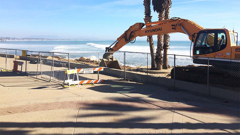 Avila Beach freestanding fence panel rentals by an ocean side construction site.